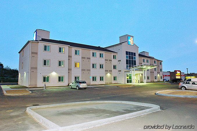 Motel 6-Estevan, Sk Eksteriør bilde